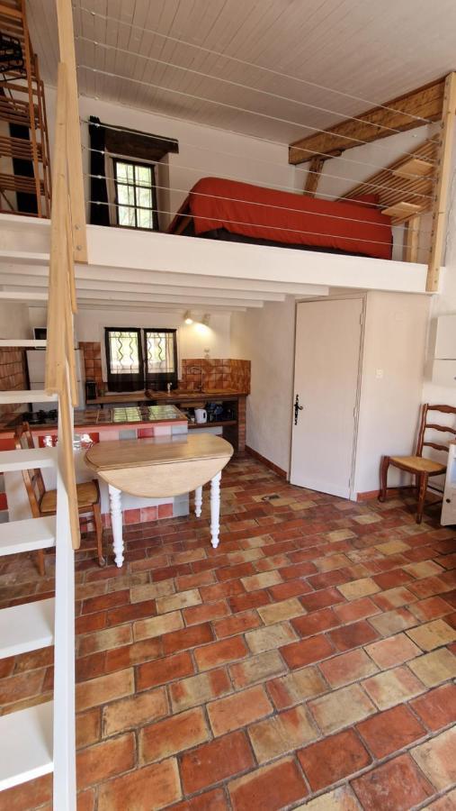 Studio Au Pied De La Sainte Victoire Puyloubier Exterior photo